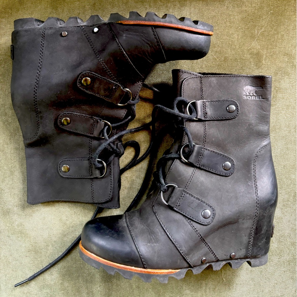 Sorel Joan of Arc black leather wedges with laces 6.5
